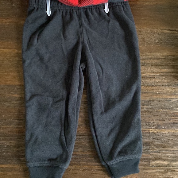 Carter’s 2 piece boy - Picture 3 of 3